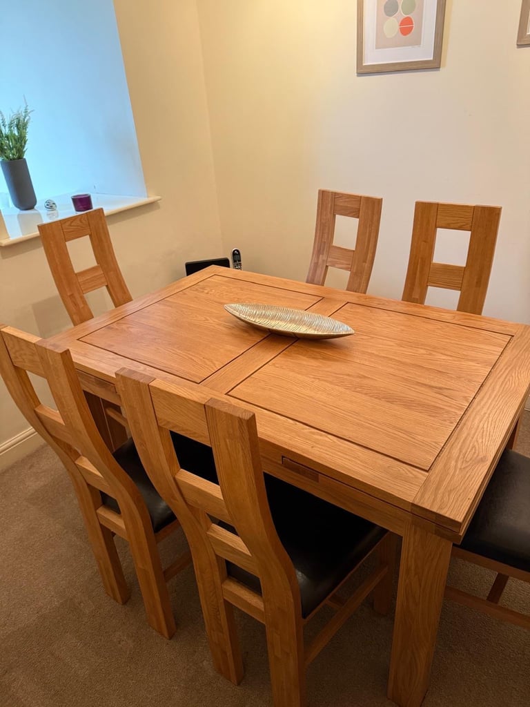 Solid Oak Extending Dining Table & Chairs 