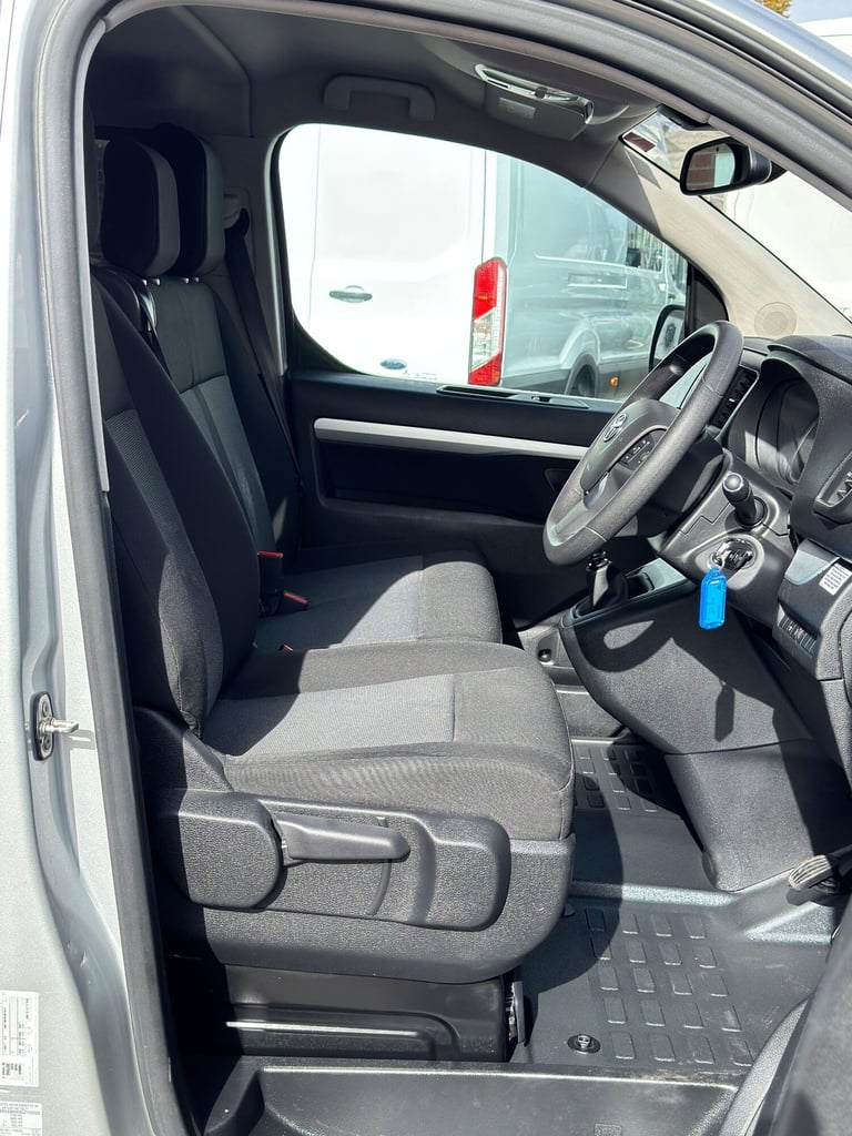 2017 Toyota PROACE CITY Verso 1.6D Shuttle Medium MPV MWB Euro 6 (s/s) 5dr (9 Seat) MPV Diesel Ma...