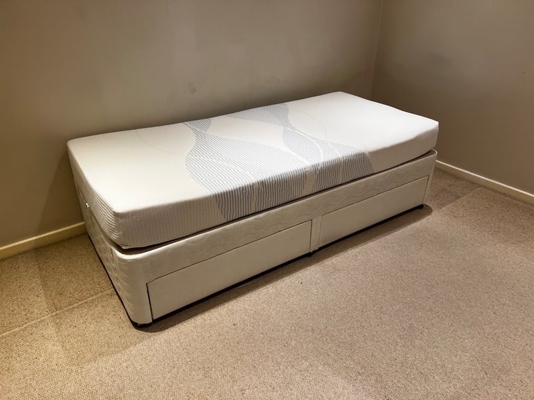 Single divan bed complete with 2 drawers with excellent memory foam mattress