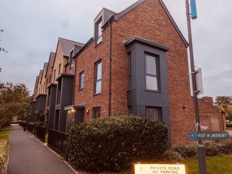 4 bedroom house in Churchill Road, Uxbridge, UB10 (4 bed) (#2659297)