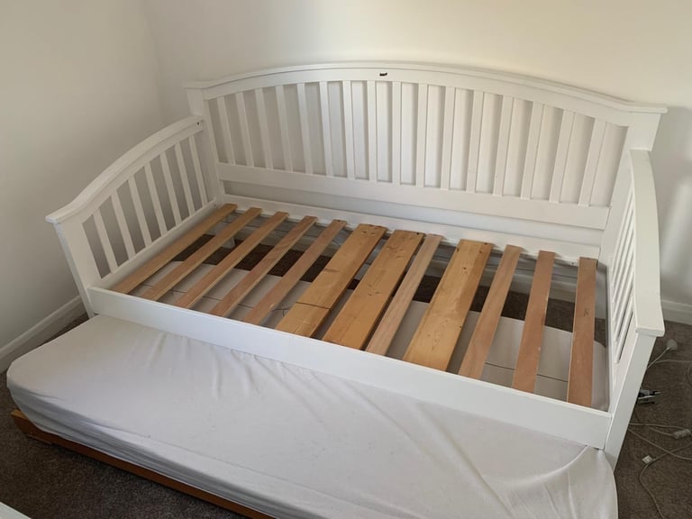 image for White day bed and trundel