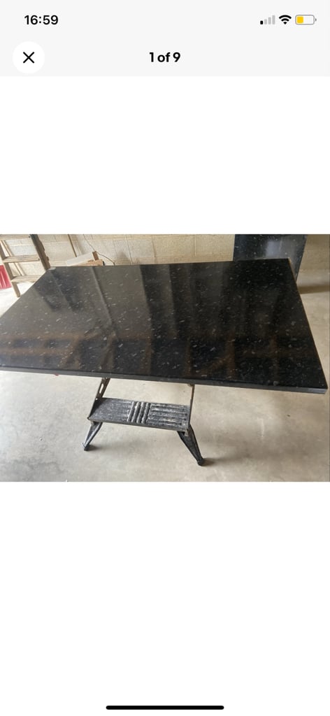 Black laminate kitchen worktop