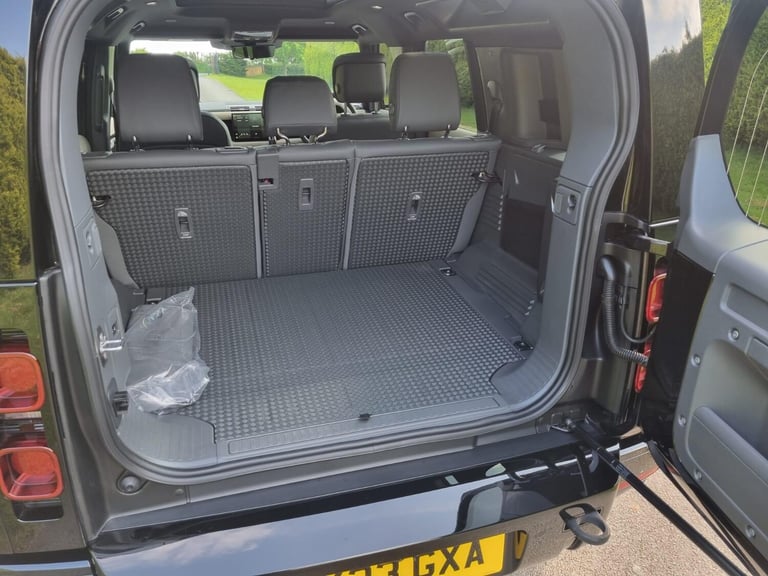 2023 Land Rover Defender 3.0 D250 X-Dynamic HSE 110 5dr Auto ESTATE Diesel Automatic