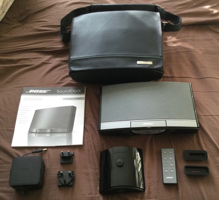 image for BOSE SOUNDDOCK PORTABLE WIRELESS BT MUSIC SYSTEM & BOSE LEATHER TRAVEL BAG - BRAND NEW CONDITION!