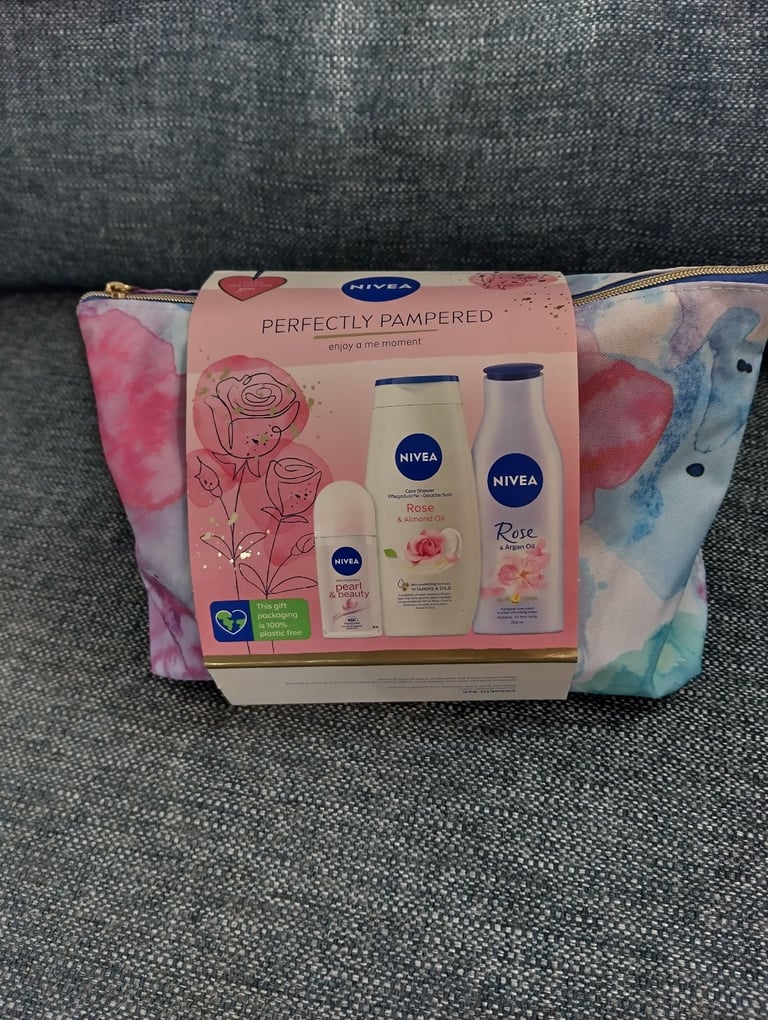 image for Nivea body gift bag set