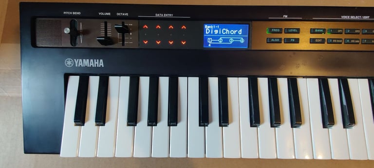 Yamaha reface DX Synthesizer