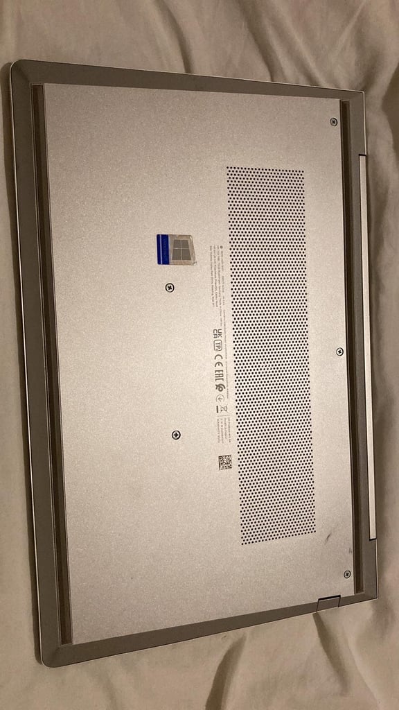 HIGH END HP LAPTOP - RYZEN 7 5800U - 32GB RAM - 512GB SSD - RADEON GRAPHIC