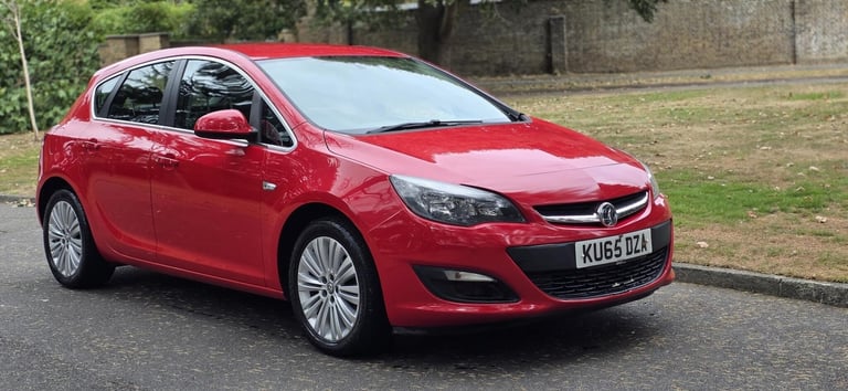 2015 Vauxhall Astra 1.6i Excite Euro 6 5dr HATCHBACK Petrol Manual