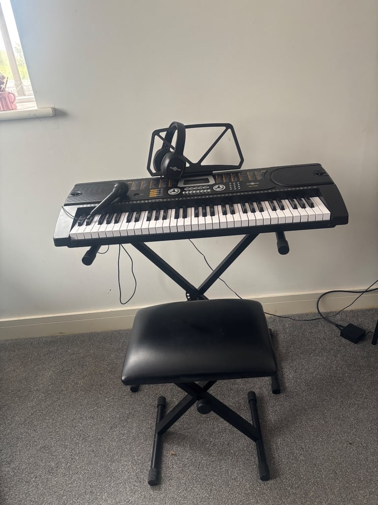 Gear4music 61-KEY ELECTRONIC KEYBOARD 