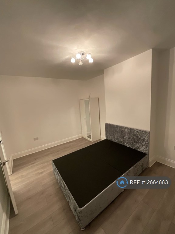 2 bedroom house in Garnet Terrace, Leeds, LS11 (2 bed) (#2664883)