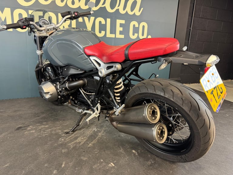 BMW R NINET PURE WITH AKRAPOVIC