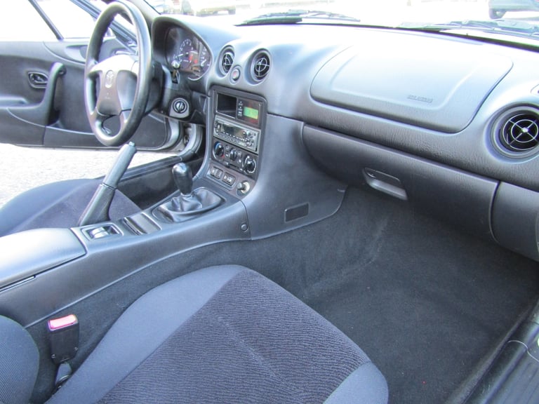  Mazda MX-5 1.6 ROADSTER 2DR MANUAL CONVERTIBLE LEFT HAND DRIVE Sports Petrol Manual