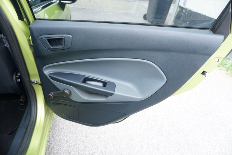 2010 Ford Fiesta 1.6 Titanium 5dr HATCHBACK Petrol Manual