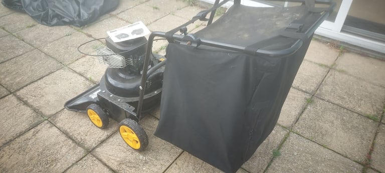 Leaf & Litter petrol Vacuum. McCulloch 4076 vac 