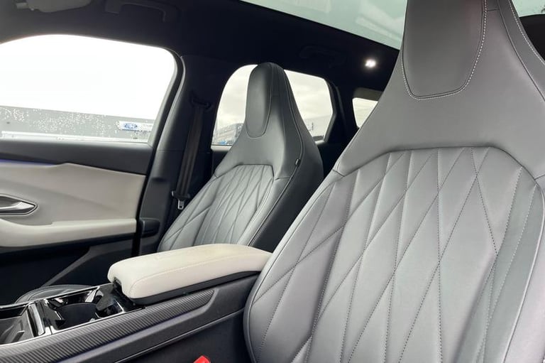 2024 Ford Explorer PREMIUM | Heads up Display | Panoramic Roof | Heated Seats/Wheel | Adaptive Es...