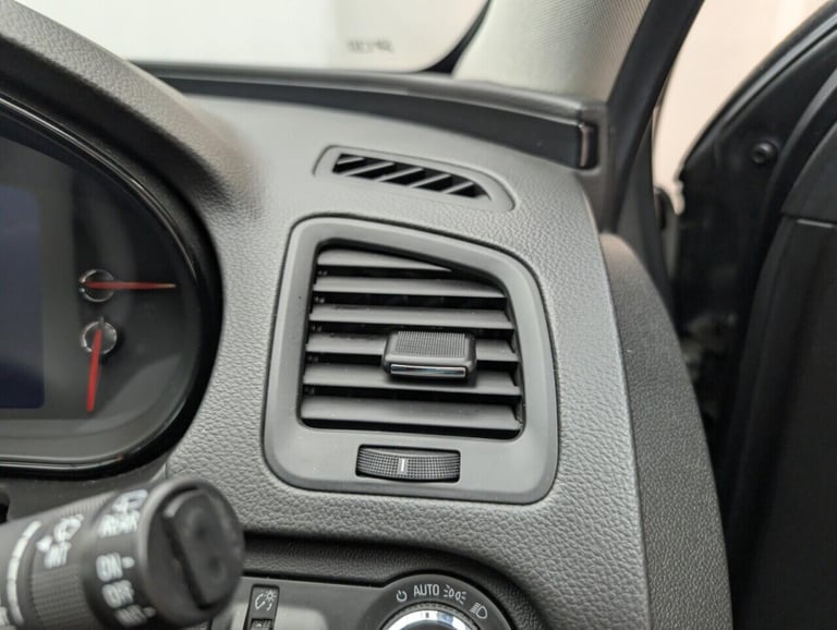 2016 Vauxhall Insignia 2.0 CDTi Elite Nav Hatchback 5dr Diesel Auto Euro 6 (170 ps) - PARKING SEN...