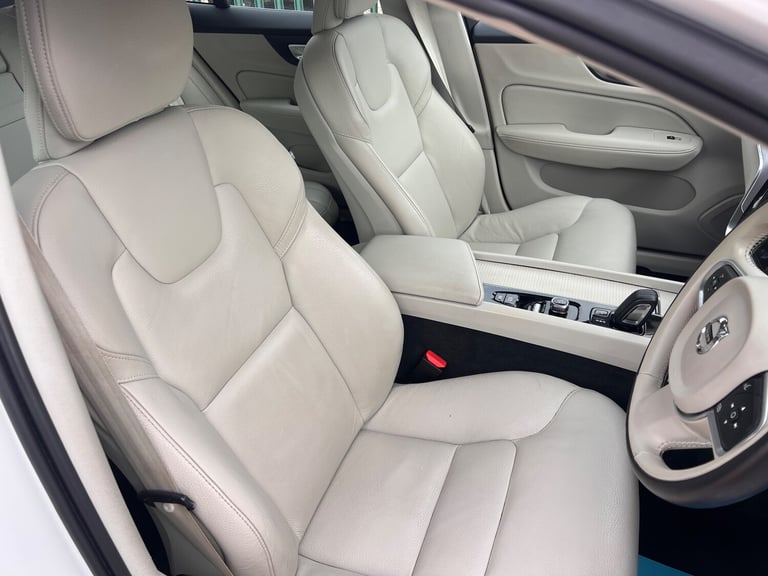 2020 Volvo V60 2.0 B3 MHEV Momentum Estate 5dr Petrol Hybrid Auto Euro 6 (s/s)