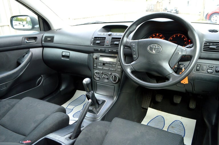 Toyota Avensis 1.8 VVT-i T3-S 5dr Petrol Manual - Image 2