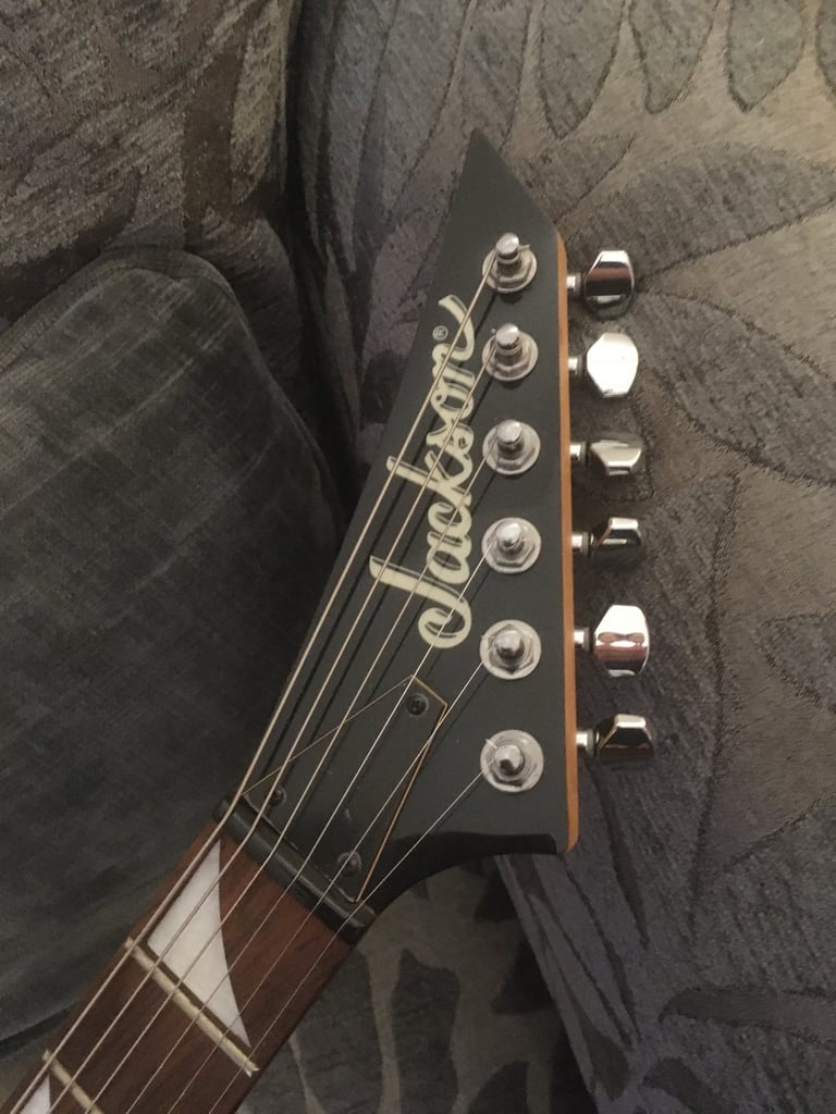 Jackson JS32RT Dinky Electric Guitar in Tobacco Sunburst