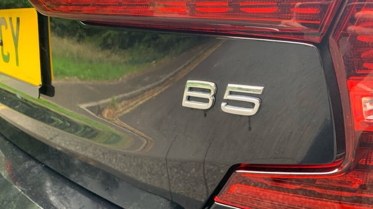 2021 Volvo S60 R-Design, B5 mild hybrid Saloon Petrol Automatic
