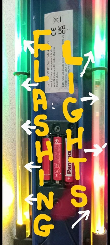 SCOOTER WITH STROBE LIGHTS