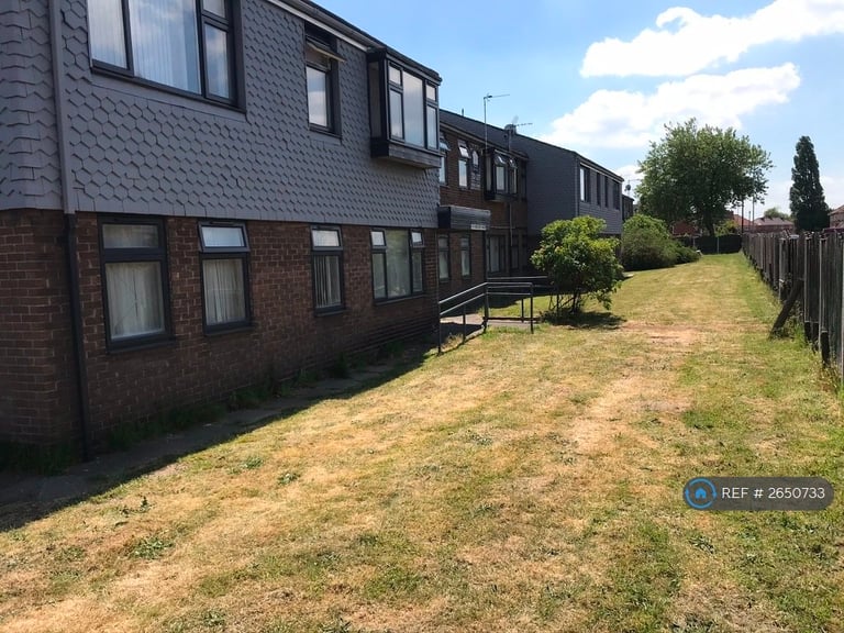 1 bedroom flat in Cumberland Close, Bircotes, Doncaster, DN11 (1 bed) (#2650733)