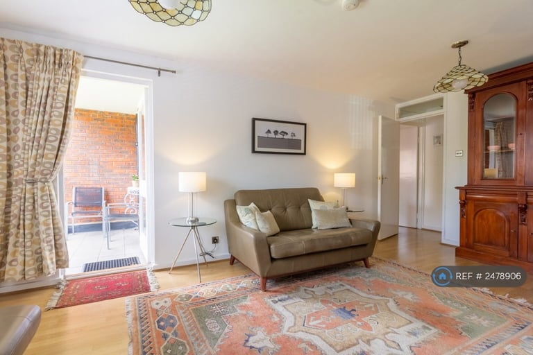 1 bedroom flat in Cooper Close, London, SE1 (1 bed) (#2478906)