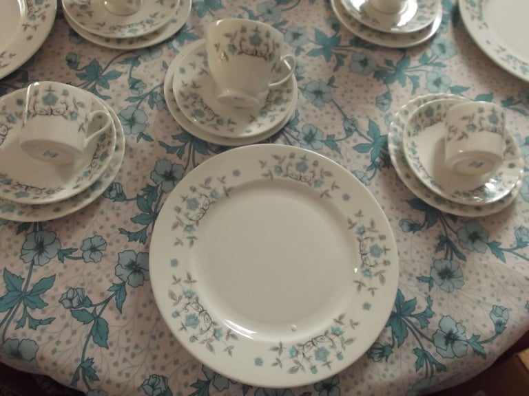 Dinner Service Plates Side Plates Cup Saucers Bone China