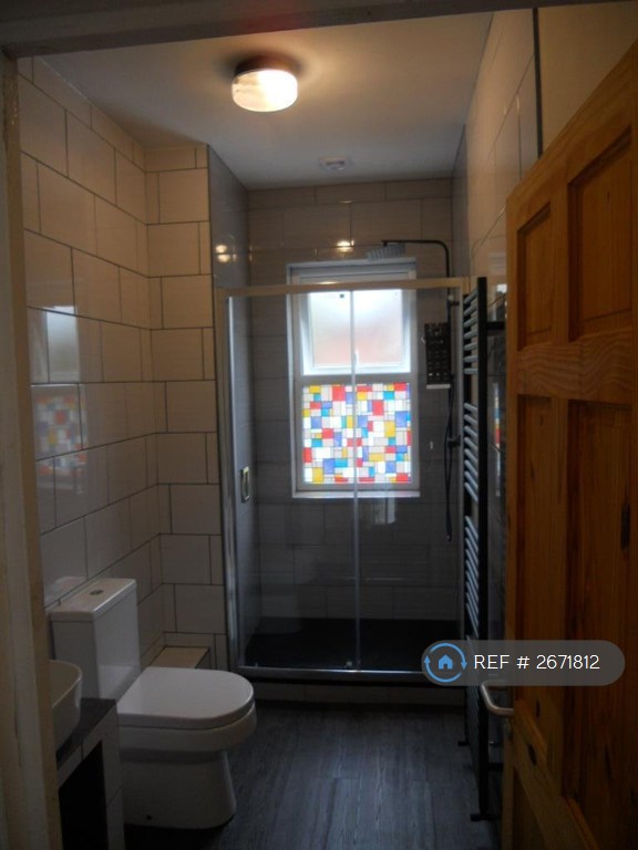 8 bedroom house in Wilbraham Road, Manchester, M14 (8 bed) (#2671812)