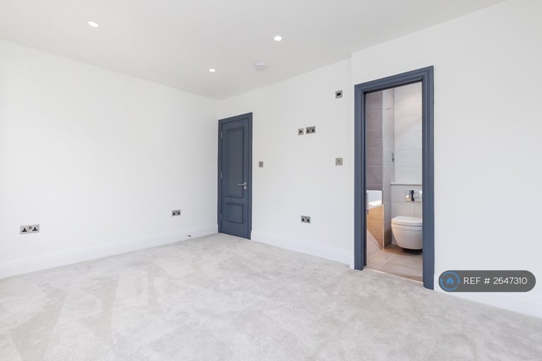 3 bedroom house in Mayfield Road, London, E17 (3 bed) (#2647310)