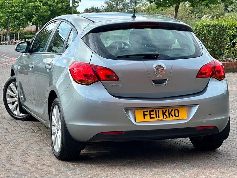 2011 Vauxhall Astra 1.4 16v Exclusiv Euro 5 5dr HATCHBACK Petrol Manual