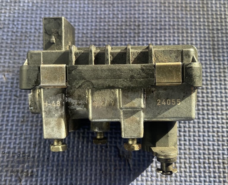 ORIGINAL MERCEDES OM642 V6 3.0 DIESEL TURBO ACTUATOR GATTER G-219, 6NW008412