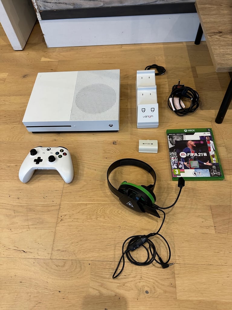 image for Xbox one s 1tb bundle working with accessories 