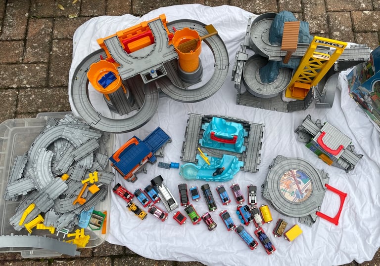 Thomas the tank engine train sets