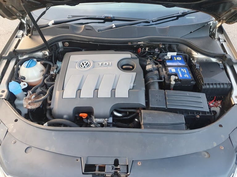 2013 Volkswagen Passat 1.6 TDI Bluemotion Tech Highline 4dr SALOON Diesel Manual