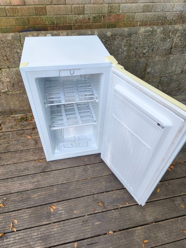 Freezer undercounter CURRYS * A+ Energy 