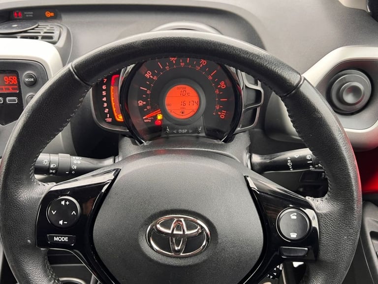 2016 16 TOYOTA AYGO 1.0 VVT-I X-PLAY HATCHBACK 3DR PETROL MANUAL EURO 6 (68 PS)