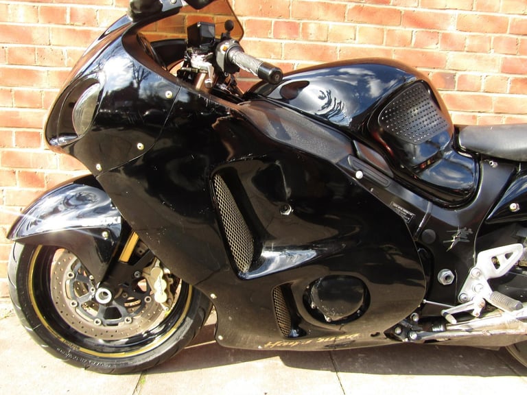 SUZUKI GSX1300 HAYABUSA * VERY LOW MILES 11000 *2 FORMER KEEPERS* WOW *