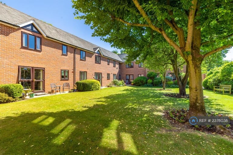 1 bedroom flat in Cromwell Court, Nantwich, CW5 (1 bed) (#2378038)