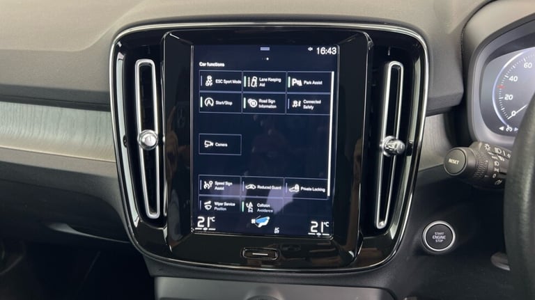 2021 Volvo XC40 Inscription, B4 mild hybrid (Rear Camera,  Black Leather Interior) Estate Petrol ...