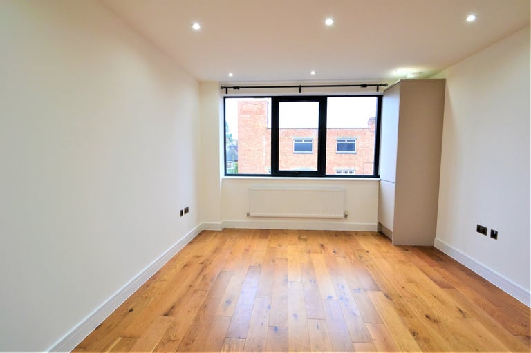 1 Bed Flat Available Near Ruislip Tube Station 