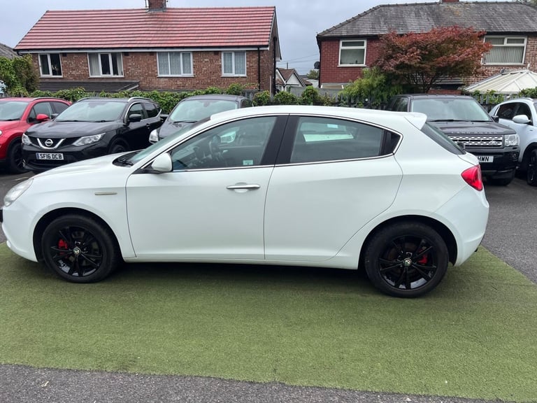 2011 Alfa Romeo Giulietta 1.4 TB MultiAir Lusso Euro 5 (s/s) 5dr HATCHBACK Petrol Manual