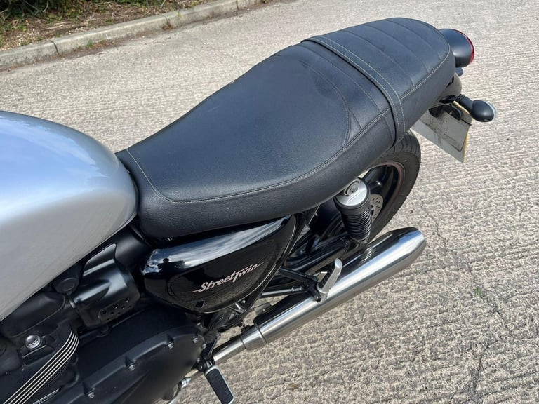 2017 17 TRIUMPH BONNEVILLE STREET TWIN 900 SILVER RETRO NAKED HPI CLEAR