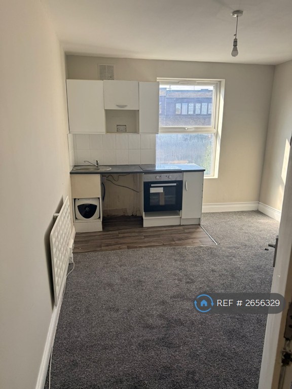 Studio flat in High Road, London, N22 (#2656329)