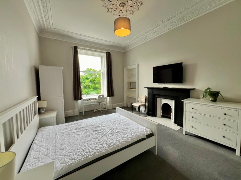 5 bedroom flat in Thirlestane Road, Marchmont, Edinburgh, EH9 1AS