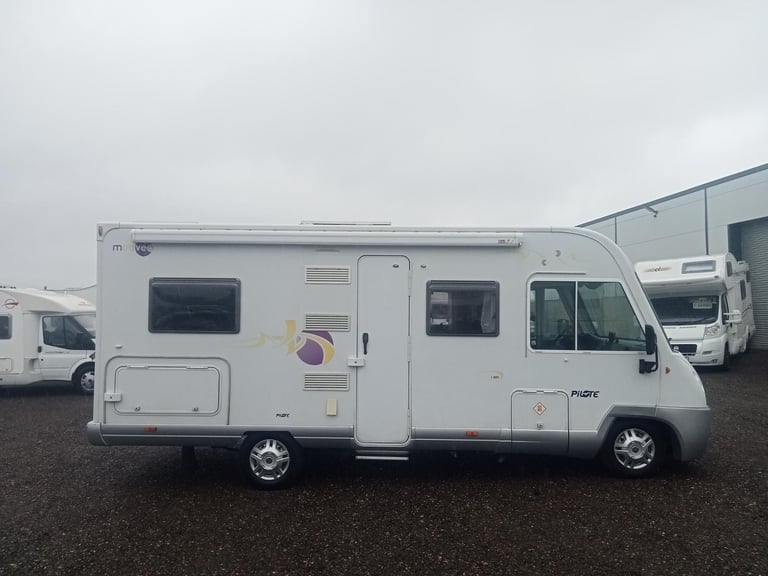 A CLASS PILOTE MOOVEO 6 BERTH 08 PLATE 