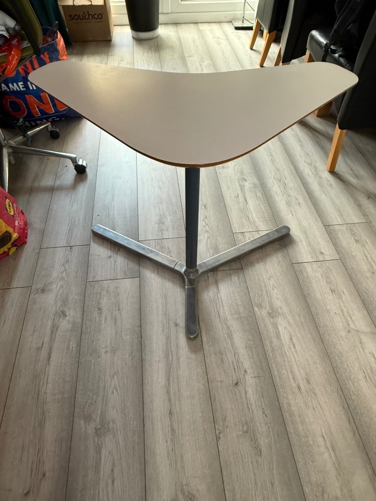 Senator table