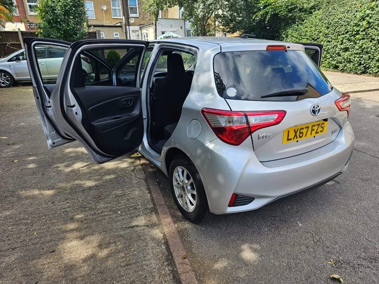 2018 Toyota Yaris 1.5 VVT-h Icon Tech E-CVT Euro 6 (s/s) 5dr Hatchback HYBRID ELECTRIC Automatic