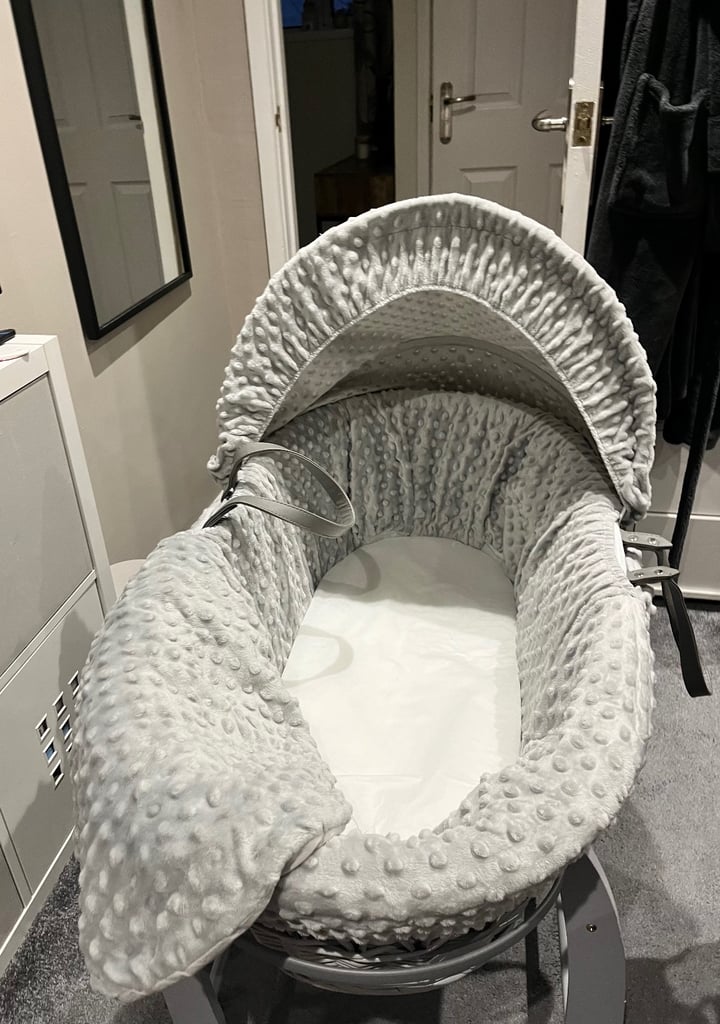 Moses basket and stand