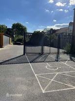 FANTASTIC Parking Space to rent in London (N11)